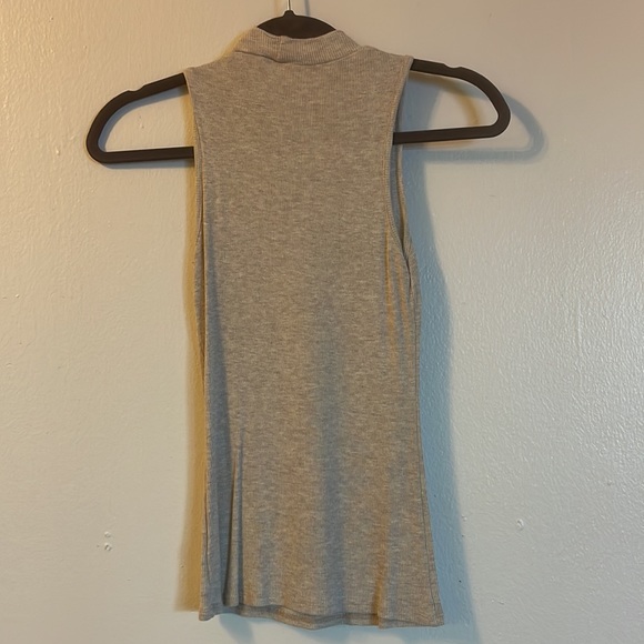 Alya Sleeveless Top - Picture 4 of 5